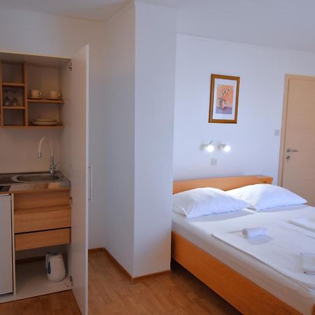 Guest House Sandra ราบ ภายนอก รูปภาพ