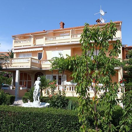 Guest House Sandra ราบ ภายนอก รูปภาพ