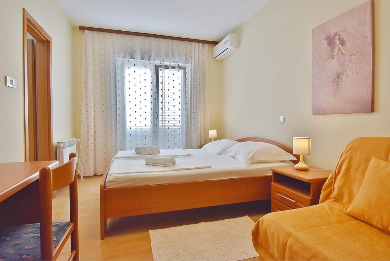 Guest House Sandra ราบ ภายนอก รูปภาพ
