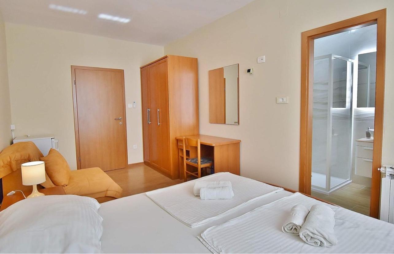 Guest House Sandra ราบ ภายนอก รูปภาพ