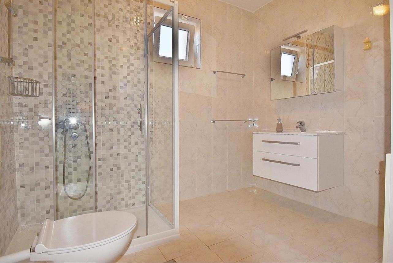 Guest House Sandra ราบ ภายนอก รูปภาพ