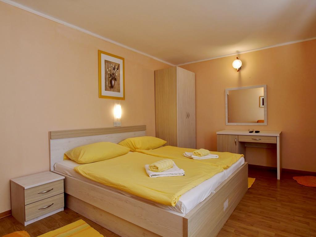 Guest House Sandra ราบ ภายนอก รูปภาพ
