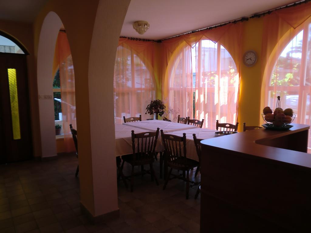 Guest House Sandra ราบ ภายนอก รูปภาพ