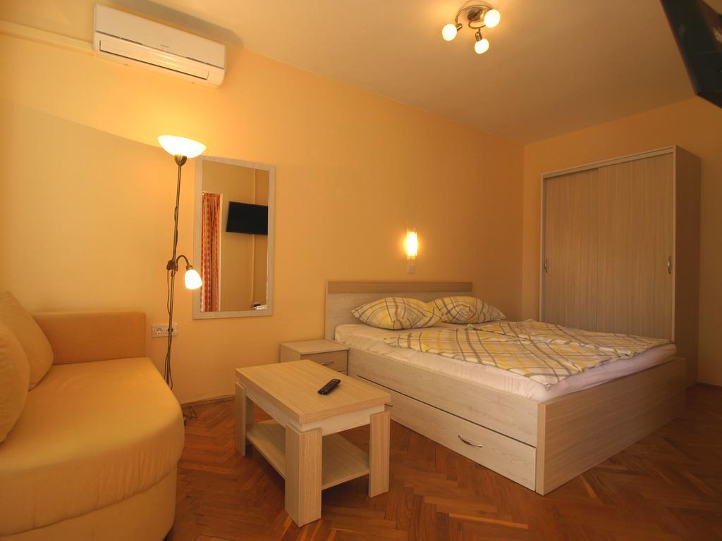 Guest House Sandra ราบ ภายนอก รูปภาพ