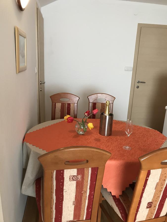 Guest House Sandra ราบ ภายนอก รูปภาพ